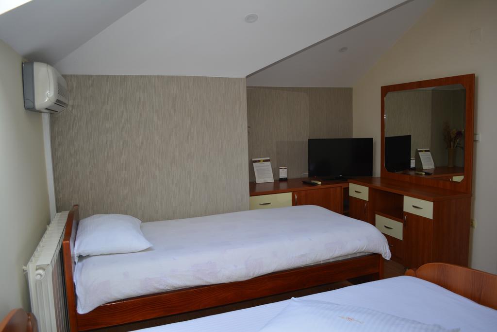 Motel Braca Lazic Bijeljina Exterior photo